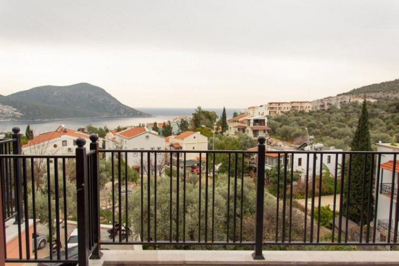 Kalkan 3 Schlafzimmer Appartement mit Meerblick und grossem Gemeinschaftspool Wohnung kaufen