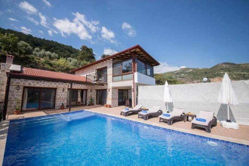 Kalkan Freistehende Luxus Villa mit Pool, Garten und wunderbaren Ausblicken Haus kaufen