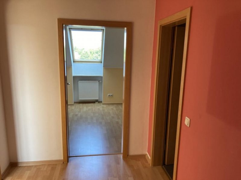 Zwickau Ruhig gelegene 2-R.-DG-Whg., Loggia + TG-Stpl. + Aufzug! Laminat bzw. Fliesen, Nähe Zwickauer Mulde! Wohnung kaufen