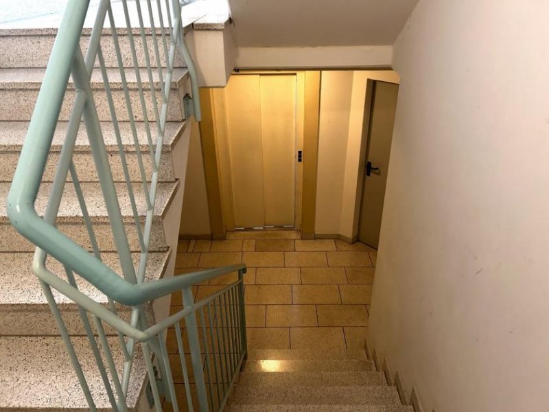 Treuen Modern geschnittene 1-Raum-Wohnung mit Loggia in Treuen! Vermietet, Aufzug! Wohnung kaufen