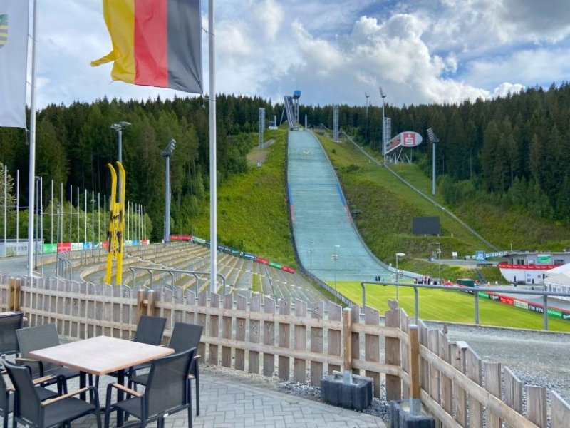 Klingenthal Sanierungsbedürftiges Mehrfamilienhaus mit 3 Wohneinheiten in Klingenthal! Haus kaufen