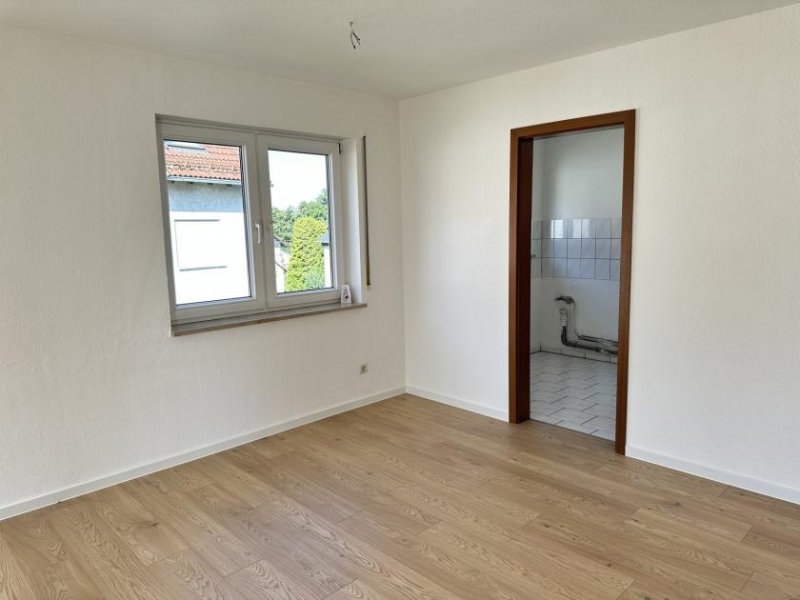 Glauchau Frisch renoviert! 2-Raumwhg. mit Balkon, TG-Stpl. (duplex, saniert), Neubau 1997! Leerstand! Wohnung kaufen