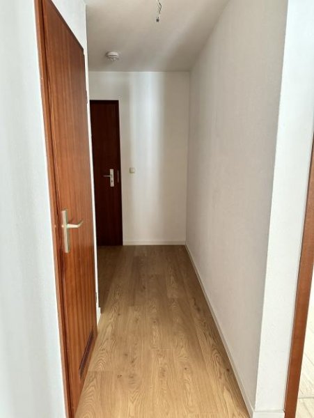 Glauchau Frisch renoviert! 2-Raumwhg. mit Balkon, TG-Stpl. (duplex, saniert), Neubau 1997! Leerstand! Wohnung kaufen