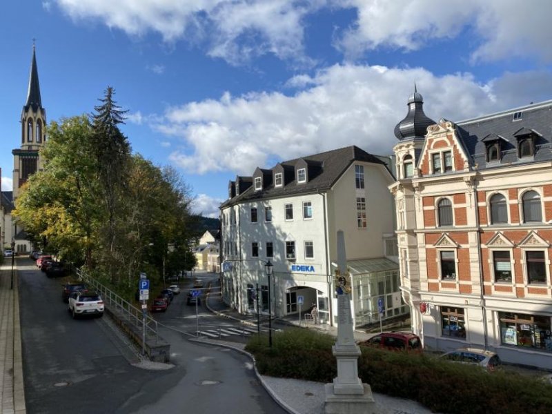 Oelsnitz/Vogtland Geschäftshaus im Zentrum von Oelsnitz/V., ca. 3.800 m² Nutzfläche, san-bed. TG, 77 Stpl., Aufzug Gewerbe kaufen