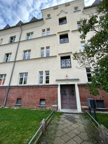 Chemnitz Großzügige und vermietete 2-Zimmer mit Laminat, Balkon und Wannenbad in guter Lage Wohnung kaufen