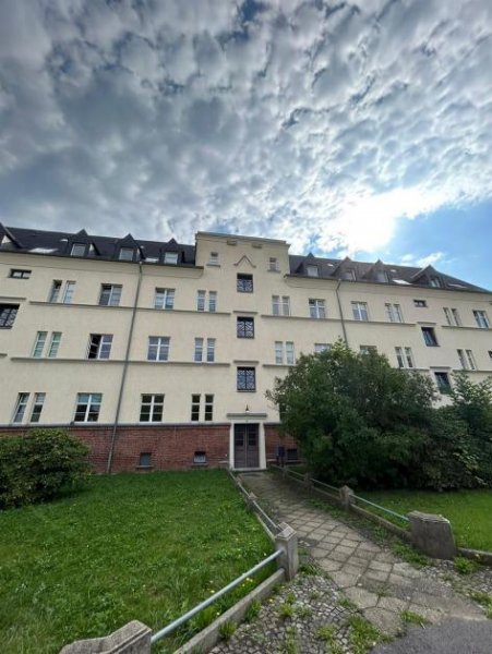 Chemnitz Großzügige und vermietete 2-Zimmer mit Laminat, Balkon und Wannenbad in guter Lage Wohnung kaufen