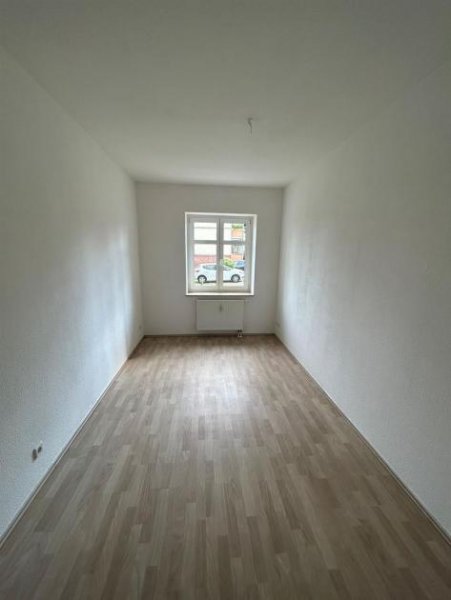 Chemnitz Großzügige und vermietete 2-Zimmer mit Laminat, Balkon und Wannenbad in guter Lage Wohnung kaufen