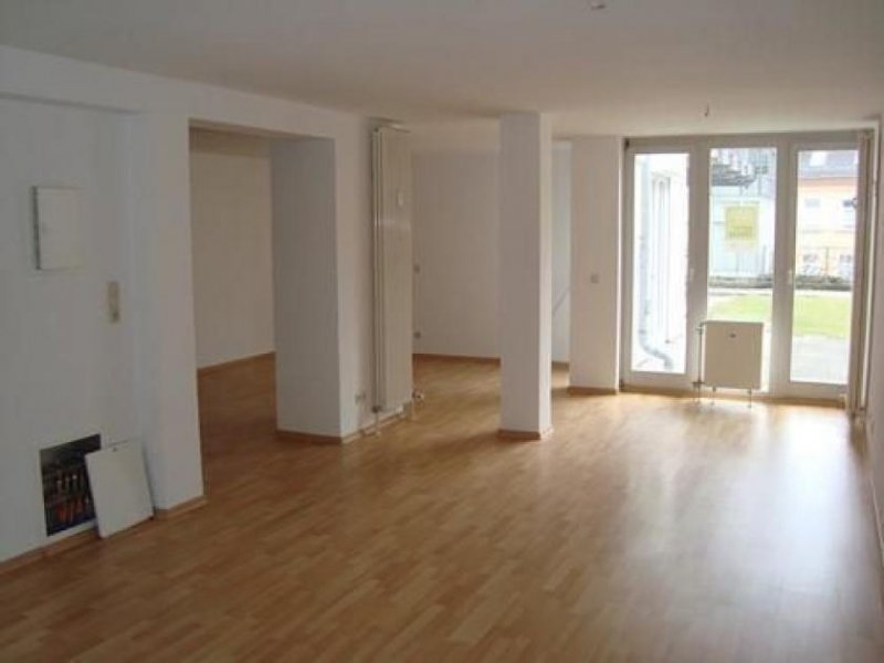 Hohenstein-Ernstthal Große 2-Zimmer mit Terrasse, Tiefgarage, Lam. und Wanne in ruhiger Lage! Wohnung kaufen