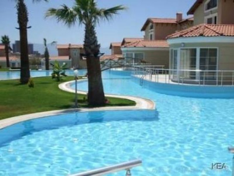 KUSADASI Etwas Besonderes! Neue Villa in einer 3000 qm grossen Badelandschaft mit Poolbar. Haus kaufen