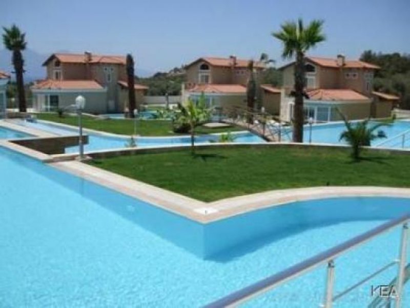 KUSADASI Etwas Besonderes! Neue Villa in einer 3000 qm grossen Badelandschaft mit Poolbar. Haus kaufen