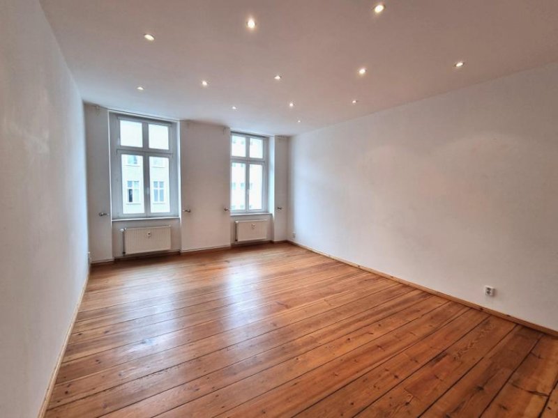 Berlin Klassisch schöne Altbauwohnung nahe Zionskirchplatz
Berlin-Mitte Wohnung kaufen