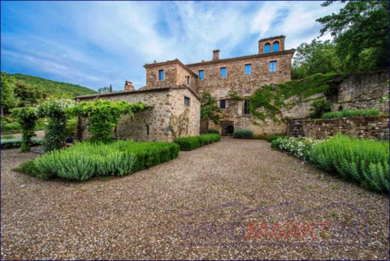 Serralunga d'Alba ***Schönes toskanisches Landhaus mit Hallenschwimmbad, sucht neuen EIgentümer*** Haus kaufen