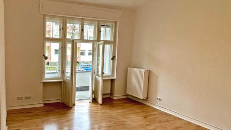 Berlin Attraktive 3-Zimmer-Wohnung in bester Berlin-Lankwitz Lage
mit Balkon und eigenem Garten 

- Erstbezug nach Sanierung - Wohnung