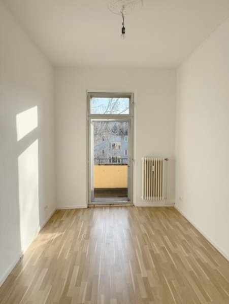 Berlin bezugsfreie Balkon-Wohnung in Berlin-Reinickendorf
- Provisionsfrei - Wohnung kaufen