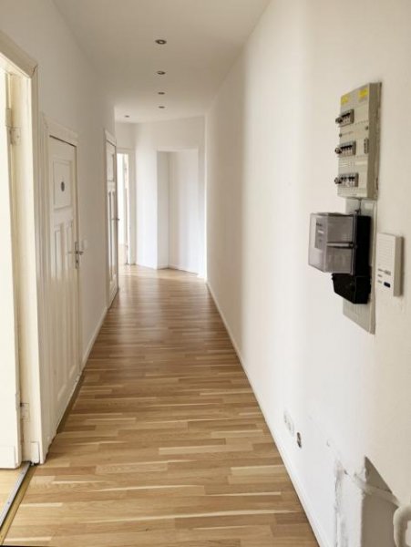 Berlin bezugsfreie Balkon-Wohnung in Berlin-Reinickendorf
- Provisionsfrei - Wohnung kaufen