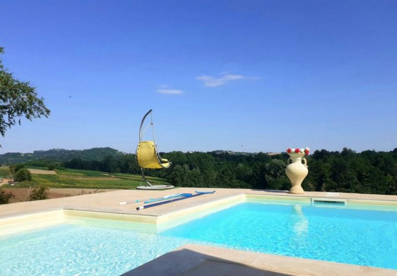 San Damiano Schönes 14 Zimmer Landhaus im Langhe/Monferrato mit Salzwasser Pool & Whirlpool Haus kaufen