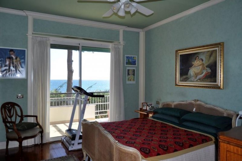 Sanremo Schöne Wohnung am Meer mit Privatstrand Wohnung kaufen