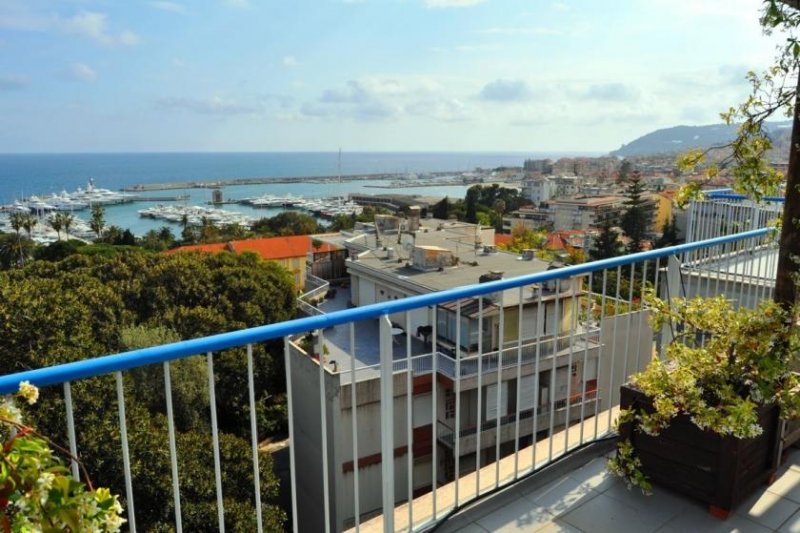 Sanremo Dachgeschosswohnung mit Panoramaterrasse Wohnung kaufen