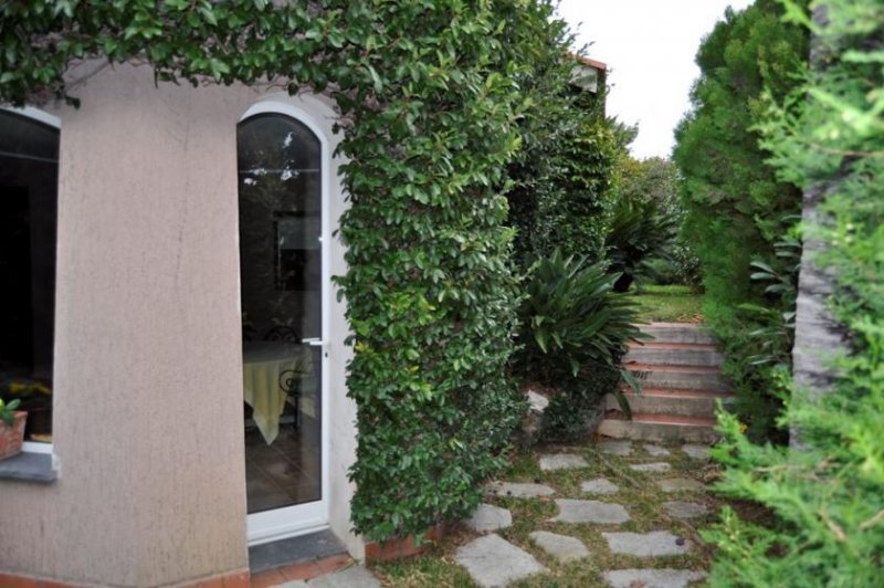 Sanremo Independent villa in good condition a stone's throw from the beach Haus kaufen