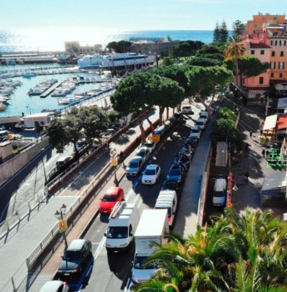 Sanremo large apartment with high ceilings and murals, with a beautiful view of the sea Wohnung kaufen