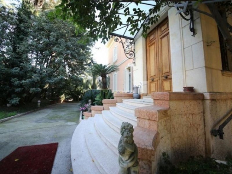Sanremo Liberty style villa with large living space, with a park of 8000 sqm panoramas sea View Haus kaufen