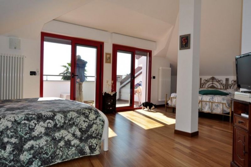 Sanremo Vier-Zimmer-Penthouse-Wohnung auf 2 Ebenen mit herrlichem Meer- und Panoramablick Wohnung kaufen