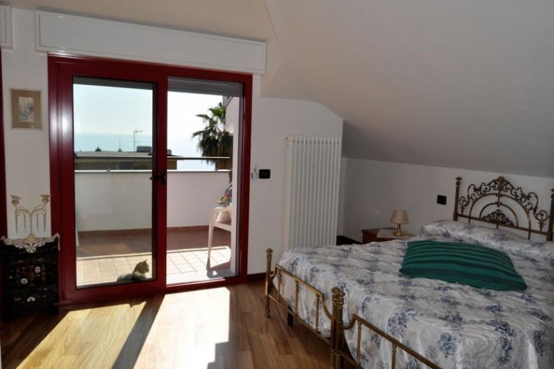 Sanremo Vier-Zimmer-Penthouse-Wohnung auf 2 Ebenen mit herrlichem Meer- und Panoramablick Wohnung kaufen