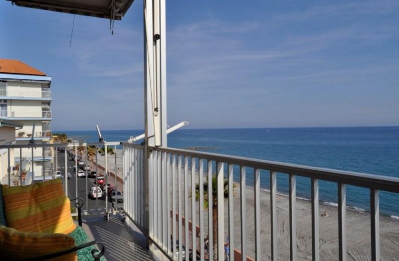 Ventimiglia beachfront apartment with spectacular views Wohnung kaufen