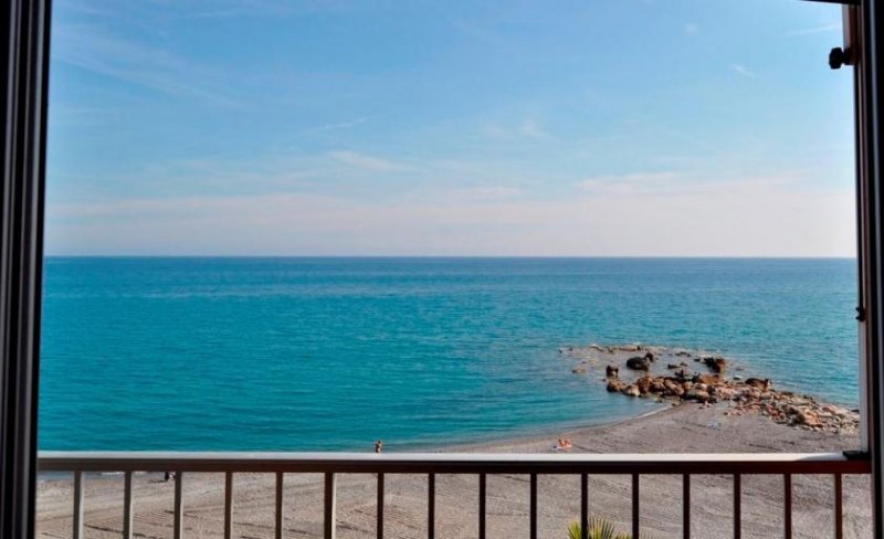 Ventimiglia beachfront apartment with spectacular views Wohnung kaufen