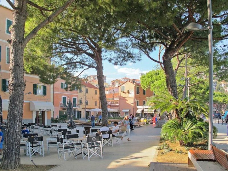 Imperia Villa mit Haupthaus und Nebenhaus Haus kaufen