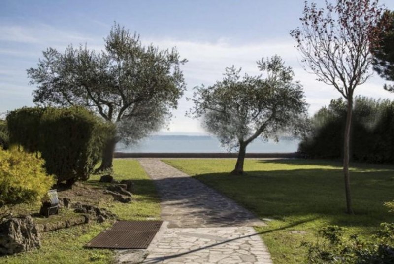 Sirmione Villa fronte lago Garda a Sirmione con progetto approvato Haus kaufen