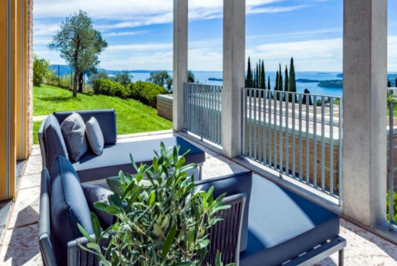 Gardone Riviera moderne Luxusvilla am Gardasee zum Verkauf mit *****Service Haus kaufen