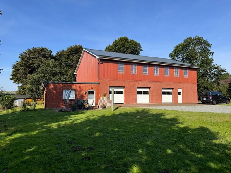 Hennstedt (Kreis Dithmarschen) Verkauf eines ehem. Bauernhauses mit 3 Wohneinheiten, Neubau-Halle und Wiese in Eidernähe Haus kaufen