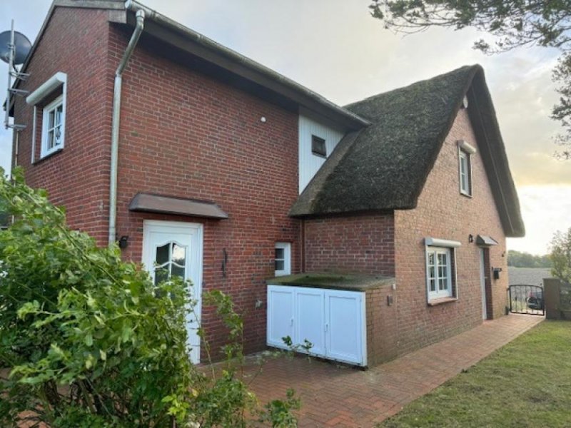 Nordstrand Unter Reet mit 2 Wohnungen in bester Deichlage mit Blick in die Marsch Haus kaufen