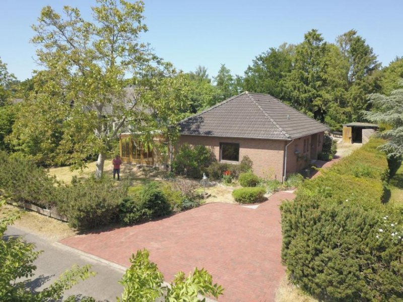 Hude Bungalow, schönes Grundstück in Hude / Schwabstedt. Ruhig im wunderschönen Treenetal. Haus kaufen