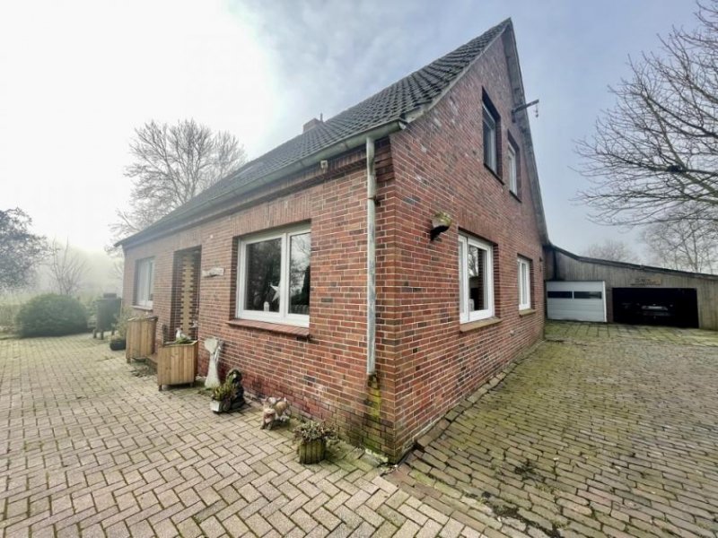 Blomberg (Landkreis Wittmund) Einfamilienhaus / Resthof mit Stall, Halle und Partyhütte auf 46.442 m² Grundstück Haus kaufen