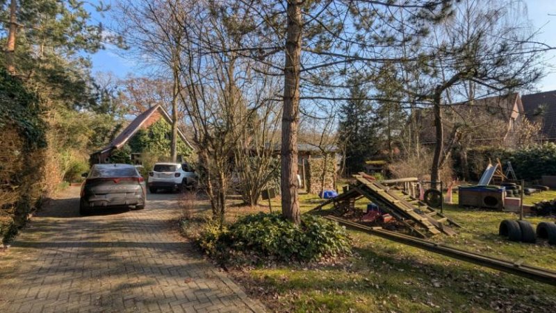 Leer (Ostfriesland) Rarität in Logabirum: Einfamilienhaus mit Bauland für 3 weitere Einheiten! Haus kaufen