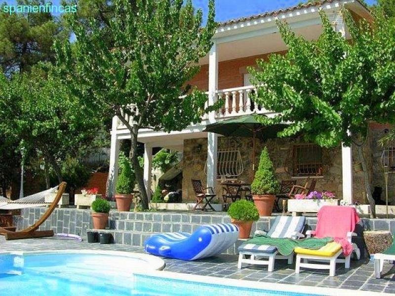 San Martín de Valdeiglesias PROVISIONSFREI PREISSENKUNG Spanien Madrid freistehende Villa Finca: 200qm, Schlafzimmer: 6, Bäder, Schwimmbecken, Grund: Haus