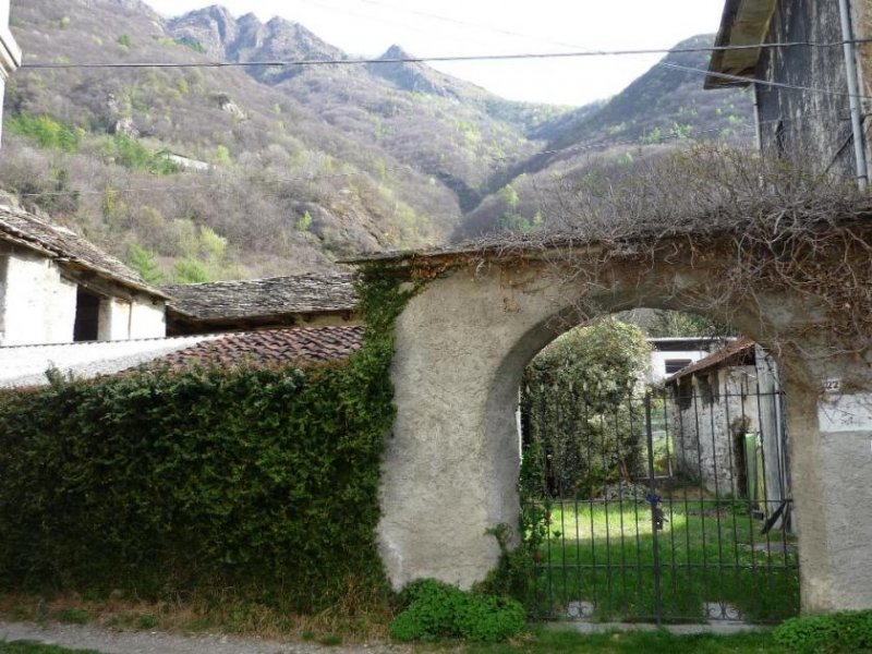 Candoglia Großzügiges zu renovierendes Anwesen in Candoglia Nahe Lago di Mergozzo Haus kaufen