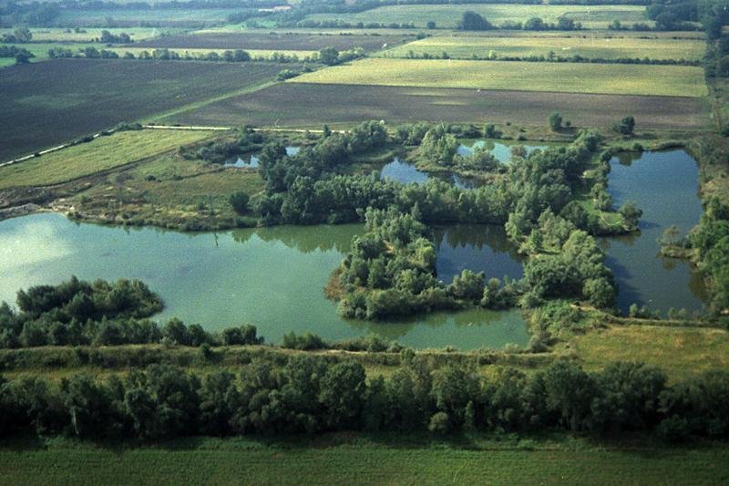 Barsonyos Gewerbeimmobilie und Baggersee. Gewerbe kaufen