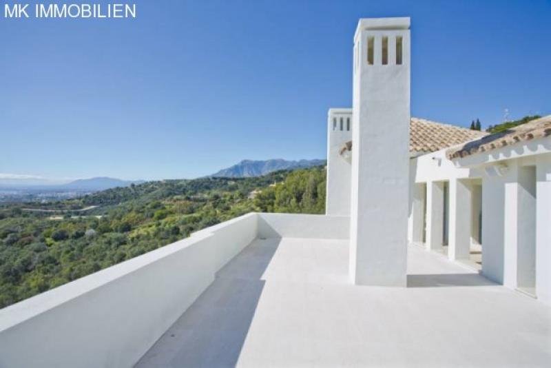 LOS MONTEROS ALTO Villa mit atemberaubendem Ausblick in Los Monteros Alto Haus kaufen