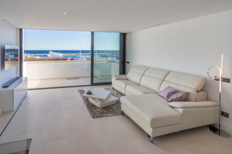 Nueva Andalucia Fantastisches Duplex-Penthouse in Puerto Banus direkt am Hafen mit fantastischen Panoramaausblicken auf das Meer. Wohnung kaufen