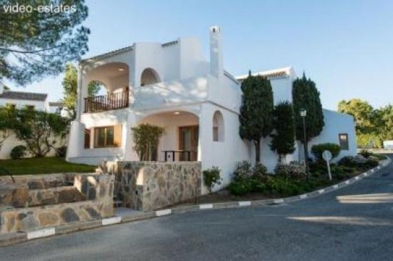 Nueva Andalucia Villa mit Voll Service in geschlossener Wohnanlage Haus kaufen