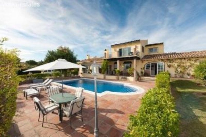 Estepona Villa mit Gästehaus in Estepona, Meerblick, grosses Grundstück, Haus kaufen