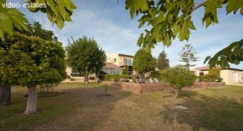 Estepona Villa mit Gästehaus in Estepona, Meerblick, grosses Grundstück, Haus kaufen