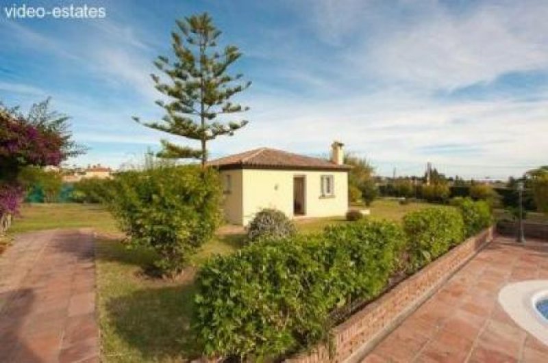 Estepona Villa mit Gästehaus in Estepona, Meerblick, grosses Grundstück, Haus kaufen