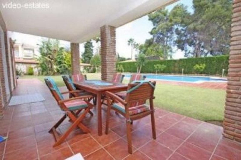 Estepona Geräumige Villa in Estepona Haus kaufen