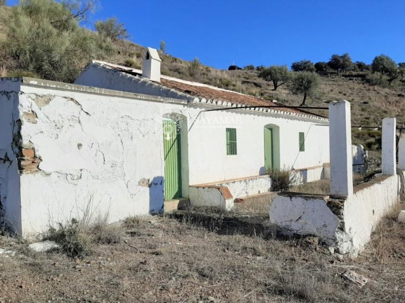 Sayalonga Renovierungsbedürftige Finca mit Meerblick Haus kaufen