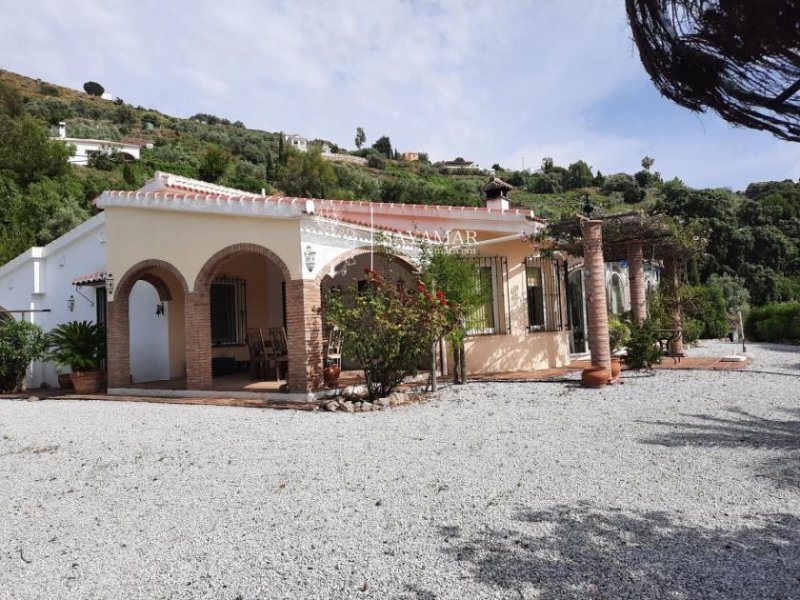 Sayalonga Villa mit Pool und wundervollen Ausblick Haus kaufen