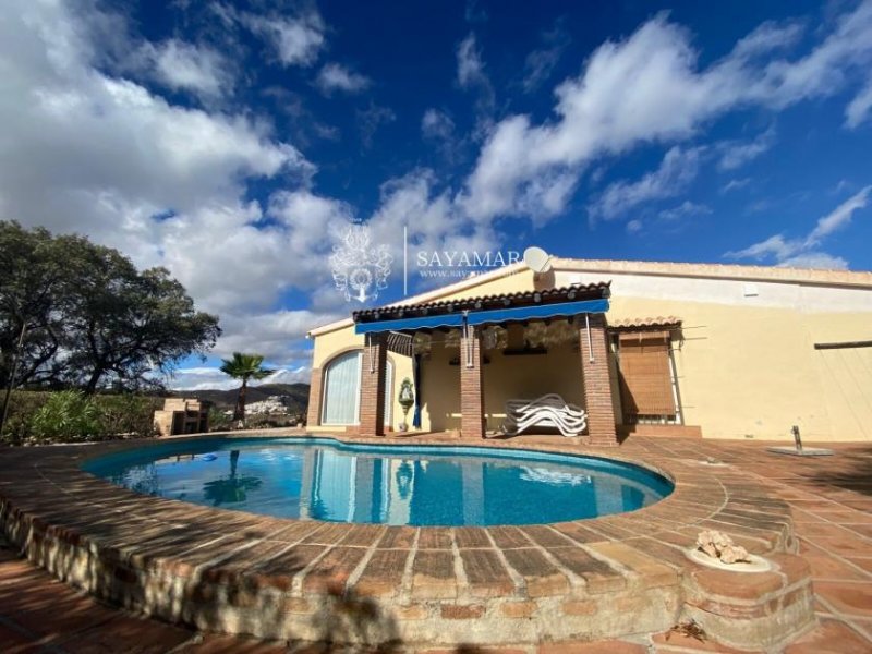 Sayalonga Villa mit Pool und wundervollen Ausblick Haus kaufen